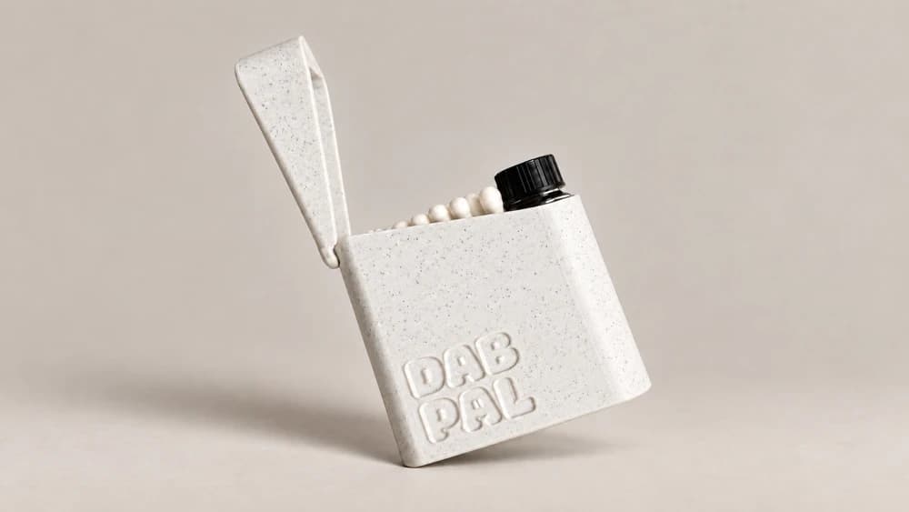 Dab Pal — Marble, open case with an example bottle and swabs